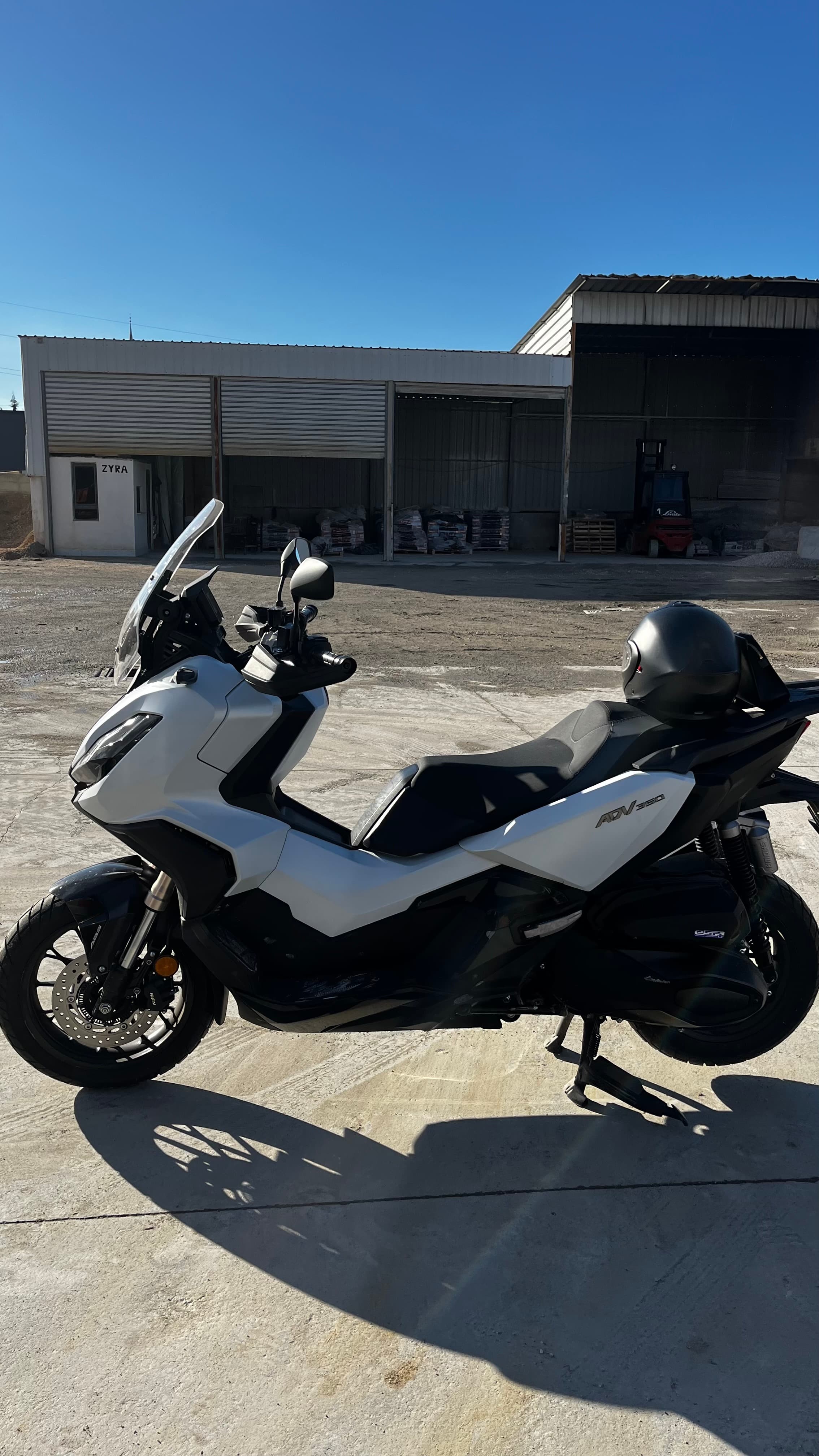 Adv 350 2024
